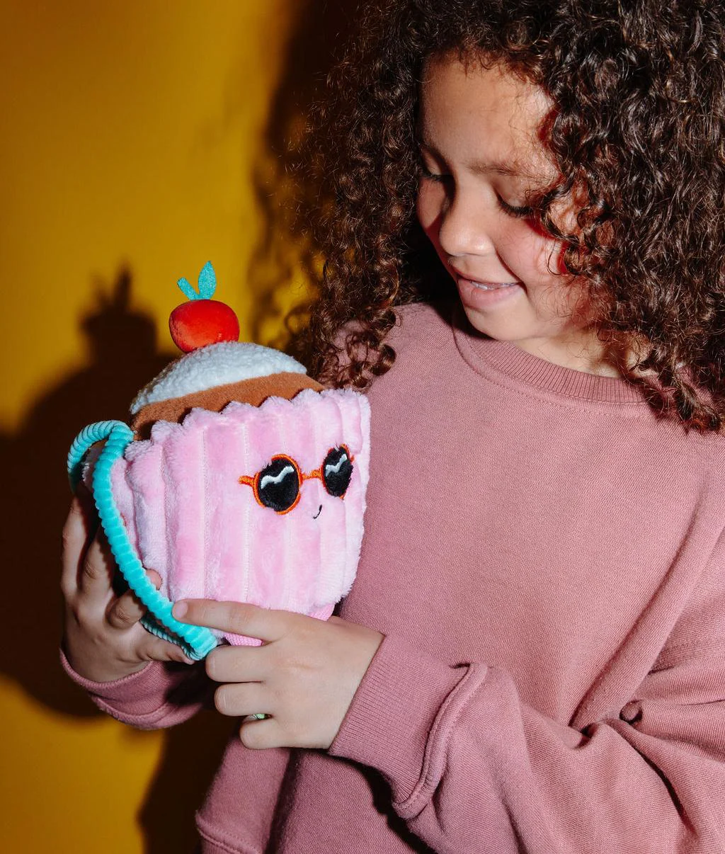 Cherry cake knuffel | Hello Hossy - Image 3