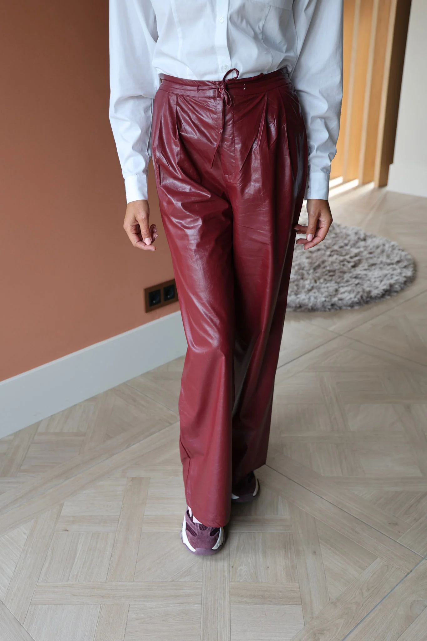 PU pants Bibi | Bordeaux | Refined Department - Image 4