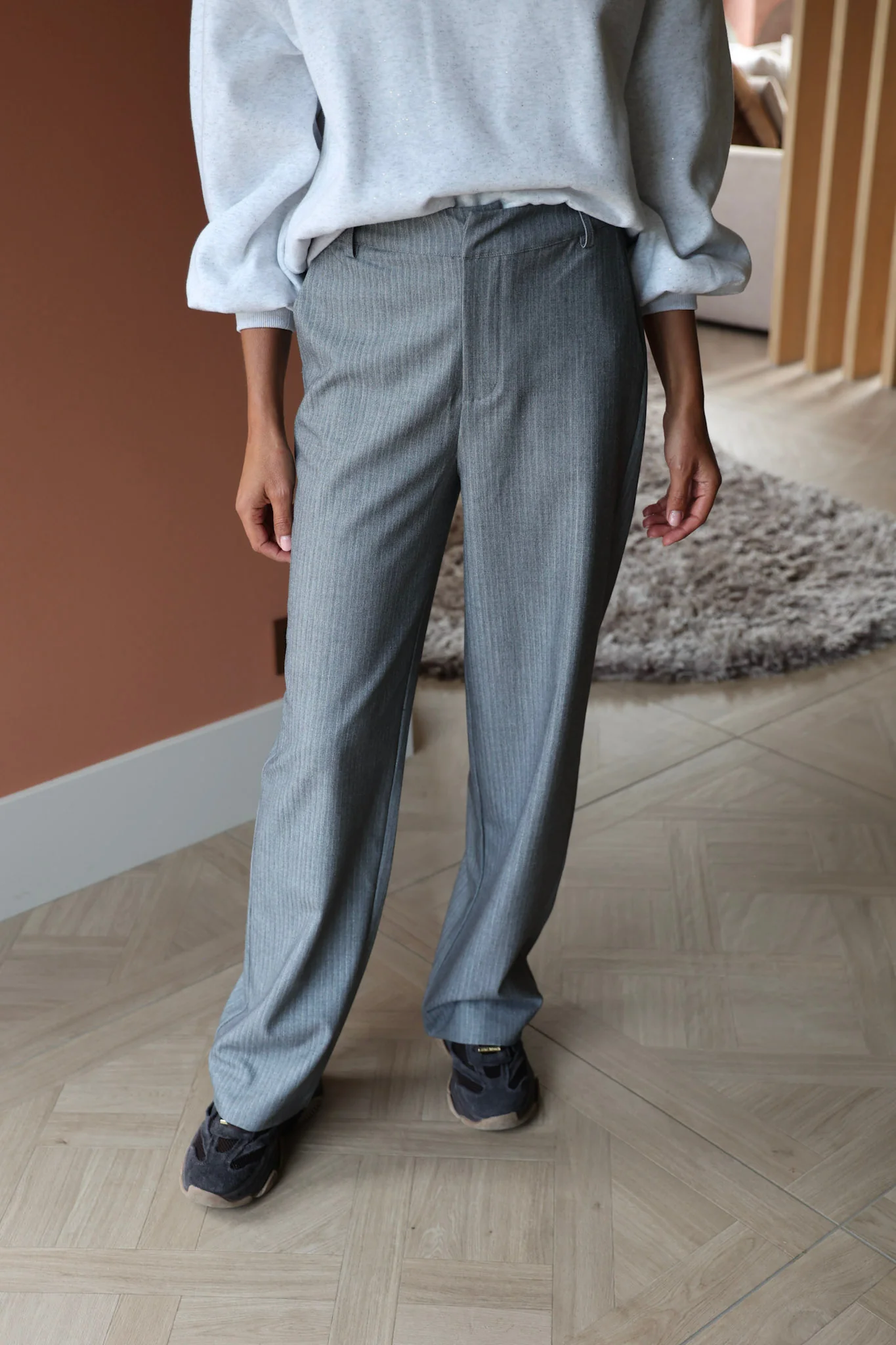 Relaxed pants Kalea | Light grey | Refined Department - Image 4