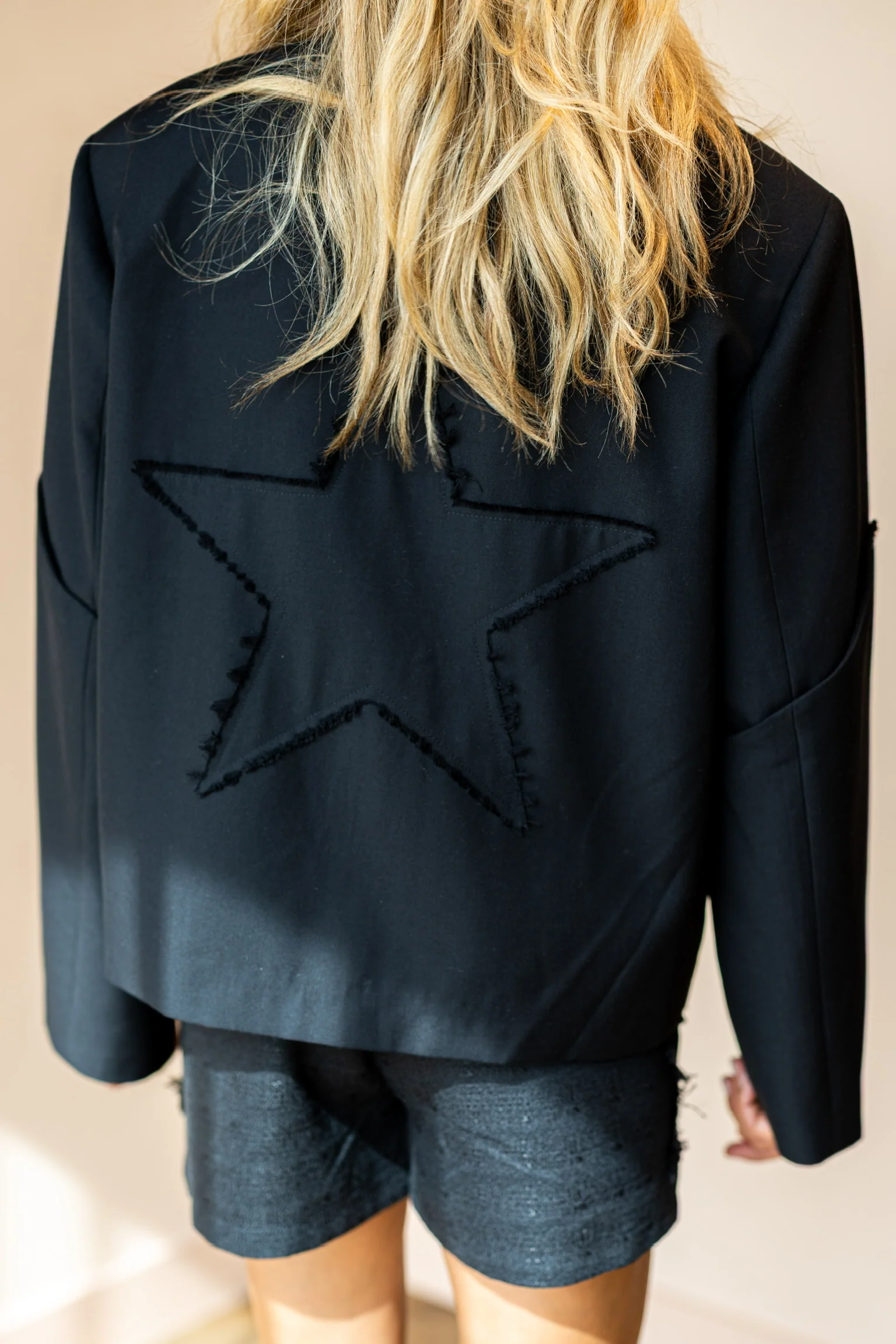 Relaxed tweed short Mone | Black | Refined Department - Image 4