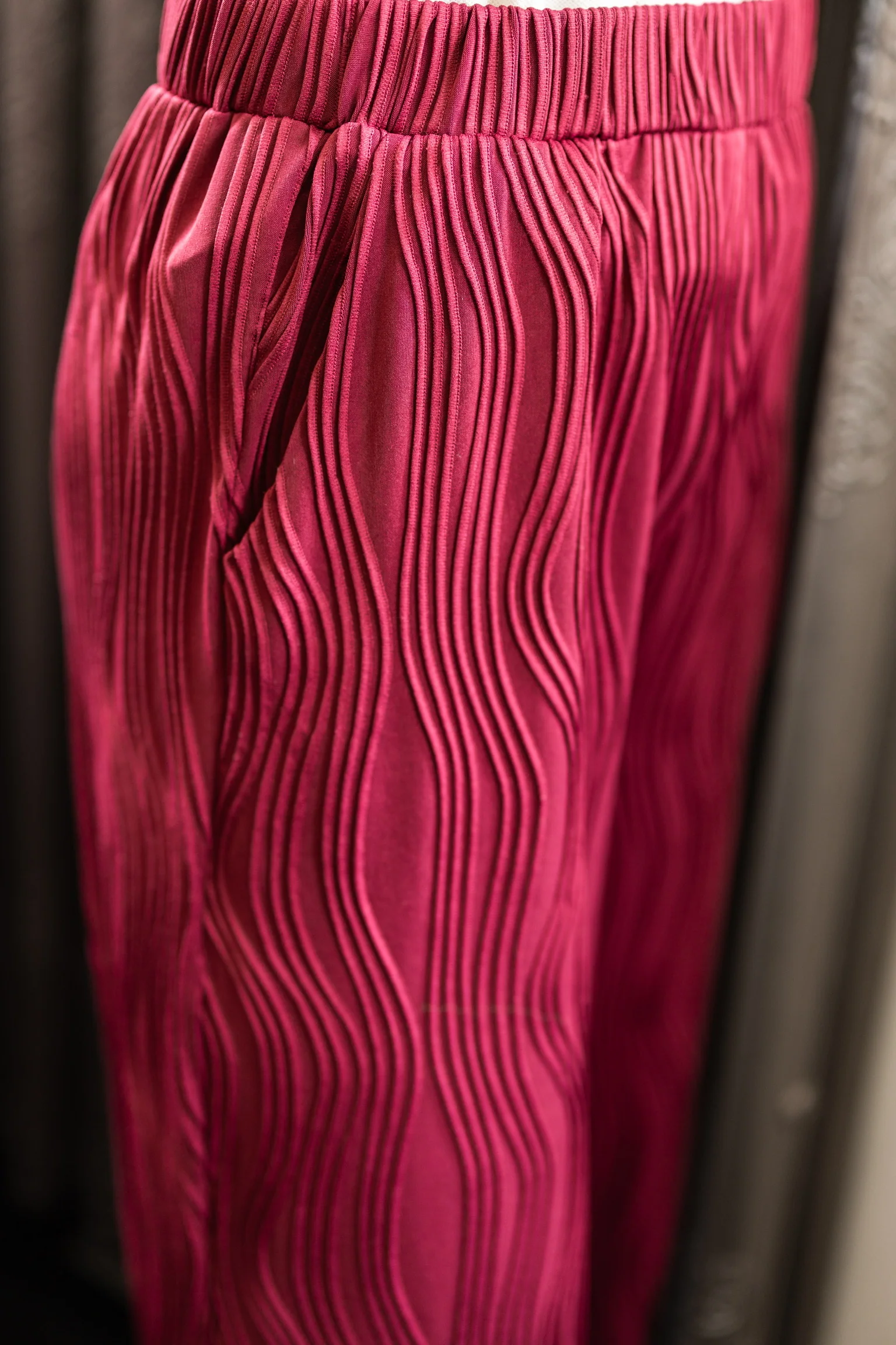 Wavy Pants | Burgundy | Studio Poespas - Image 5